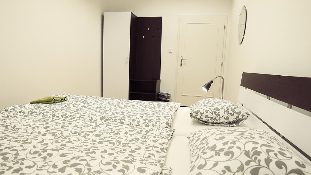 Hostel Folks Bratislava Ngoại thất bức ảnh