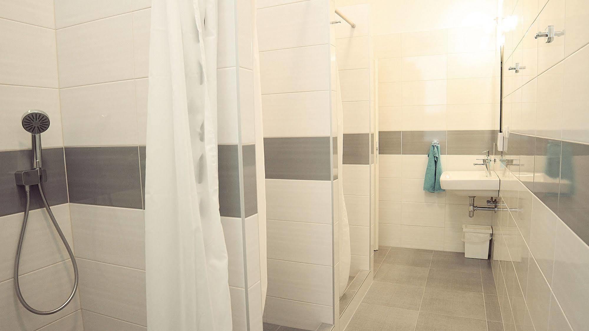Hostel Folks Bratislava Ngoại thất bức ảnh