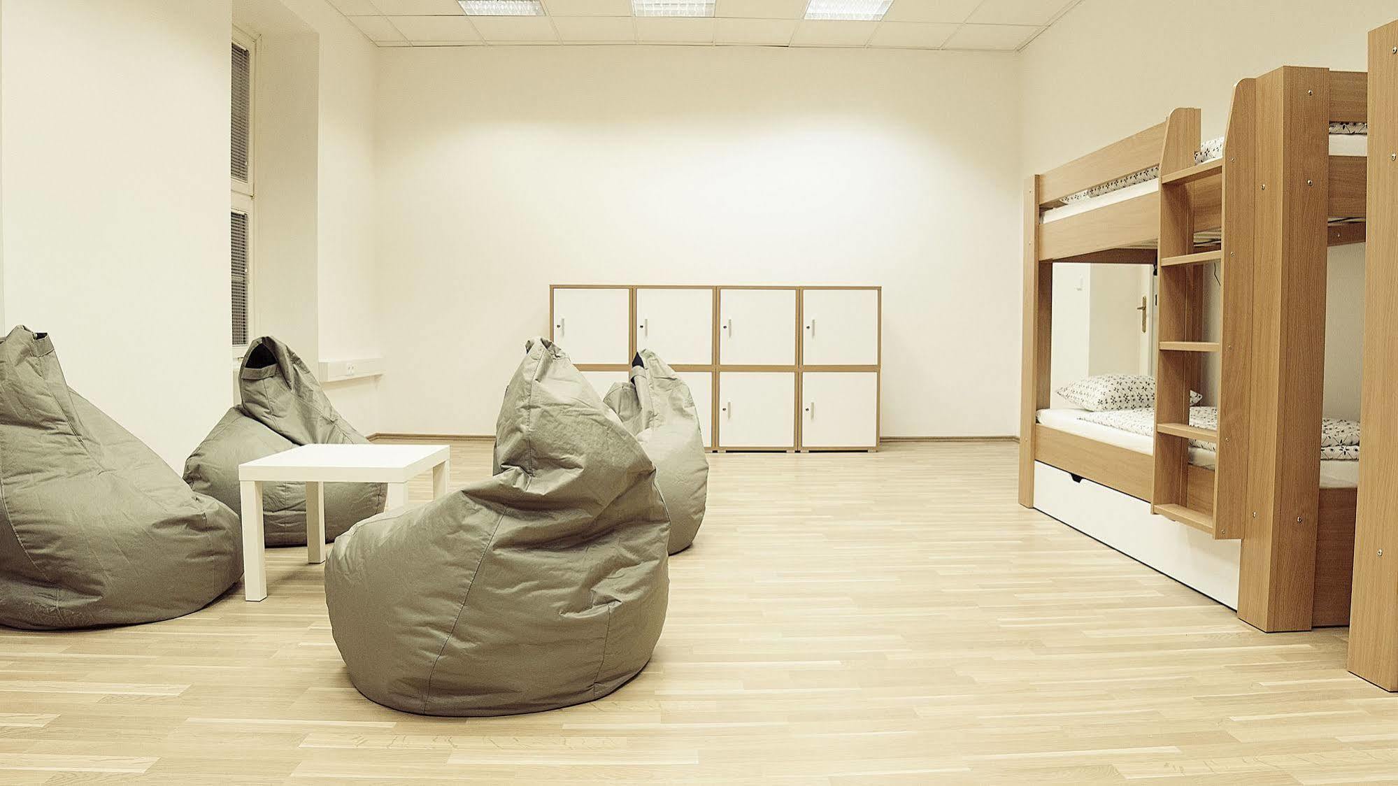 Hostel Folks Bratislava Ngoại thất bức ảnh