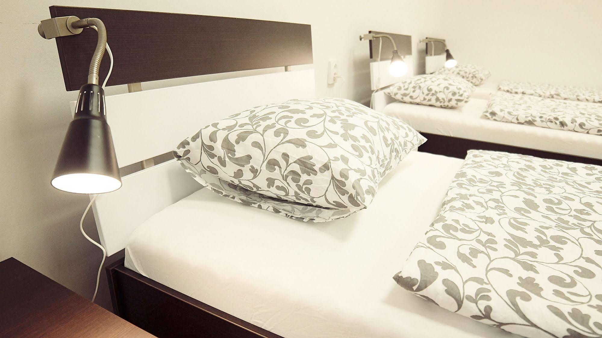 Hostel Folks Bratislava Ngoại thất bức ảnh