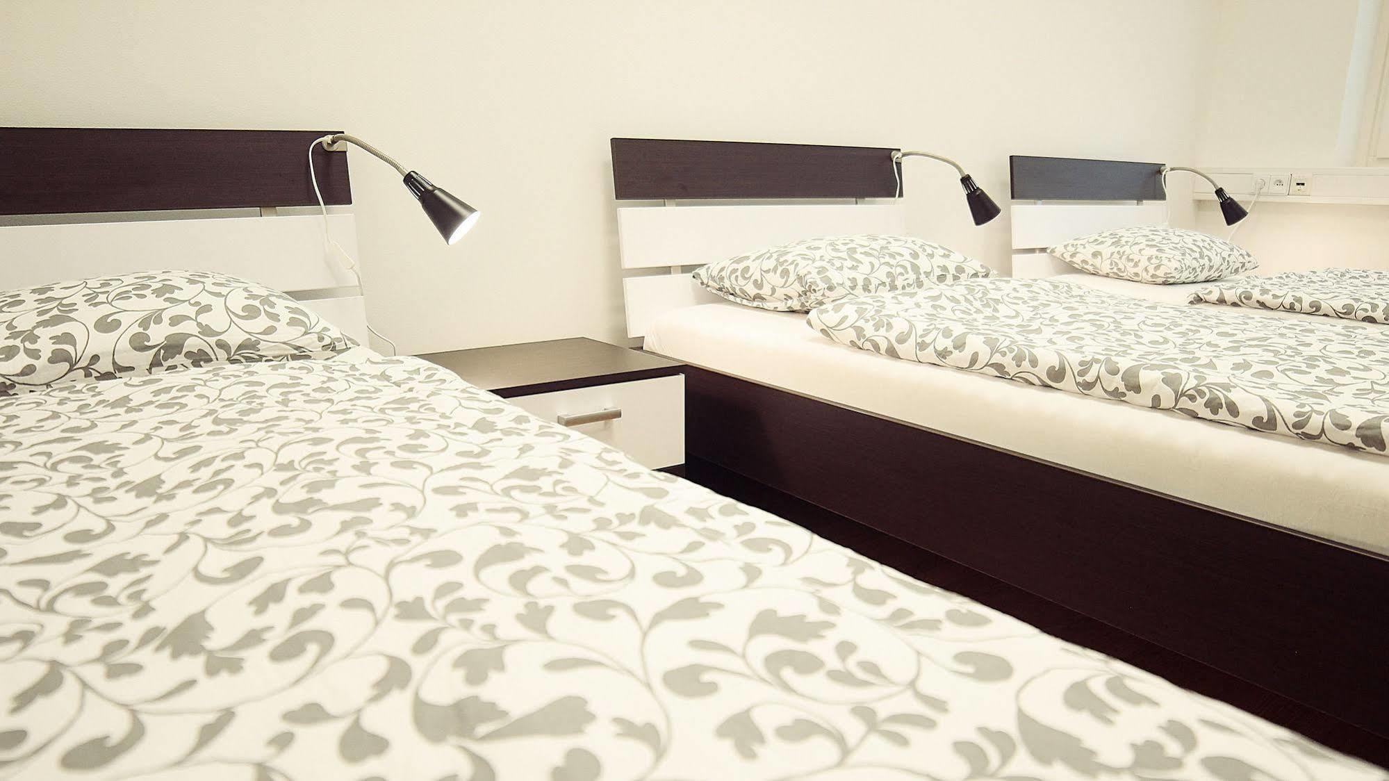 Hostel Folks Bratislava Ngoại thất bức ảnh