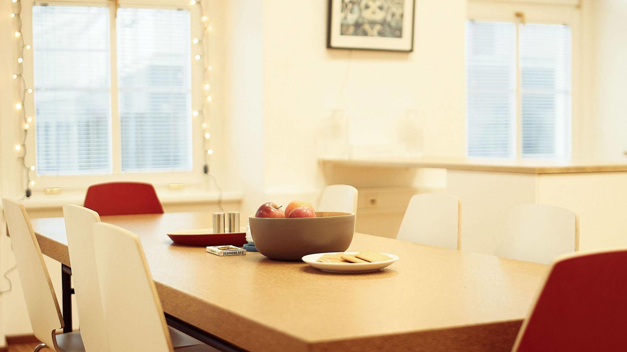 Hostel Folks Bratislava Ngoại thất bức ảnh